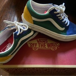 Unisex and comes with box I ship items immediately after purchasing